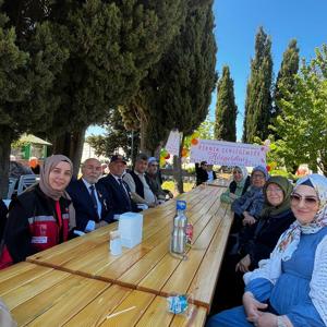 Gazilerimizle, Bakanlığımız bünyesinde hizmet veren Çatalca Gündüz Bakım ve Rehabilitasyon Merkezini ziyaret ederek engellilerimiz ile beraber piknik gerçekleştirdi. - fotoğraf 2