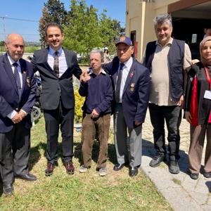 Gazilerimizle, Bakanlığımız bünyesinde hizmet veren Çatalca Gündüz Bakım ve Rehabilitasyon Merkezini ziyaret ederek engellilerimiz ile beraber piknik gerçekleştirdi. - fotoğraf 3