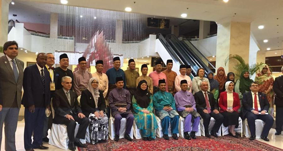 Dünya Müslüman Kadınlar Zirvesinin ilki Malezya’nın başkenti Kuala Lumpur’da gerçekleşti