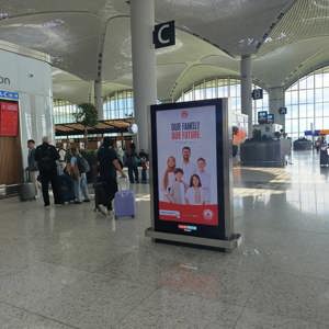 İl Müdürlüğü olarak Aile Haftası kapsamında, tüm havaalanlarımızda billboard, dijital pano ve görsel yerleştirme çalışmalarıyla güçlü bir farkındalık oluşturduk. - fotoğraf 1