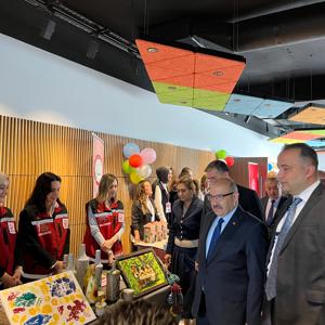 Valimiz Sayın İsmail USTAOĞLU, İl Protokolümüzün Saygıdeğer üyeleri ve İl Müdürümüz Sayın Emine BÖÇKÜN; 2025 #AileYılı kapsamında 10-16 Mayıs Engelliler Haftası vesilesiyle İl Müdürlüğümüz ve Balıkesir İl Milli Eğitim Müdürlüğü Koordinesinde Düzenlenen Etkinliğe Katılım Sağladı. - fotoğraf 2