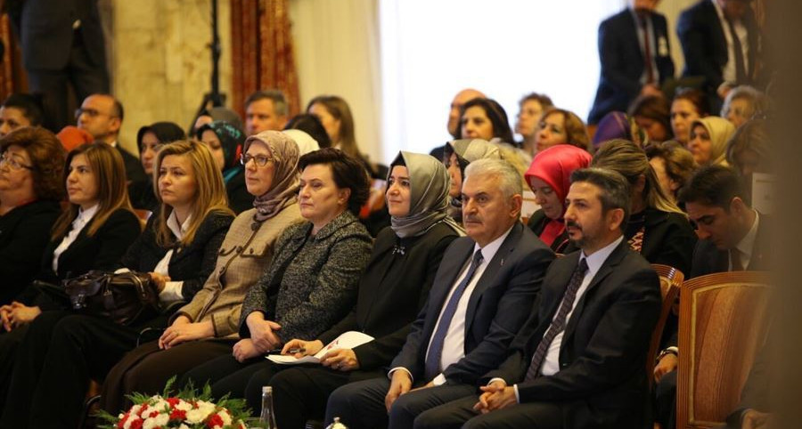 ''Bütün kadınlarımıza çağrıda bulunuyorum; gelin Türkiye'den yola çıkarak bir vicdan hareketi başlatalım. 'Hiçbir coğrafyada kadınlarımız ağlamasın' diyerek yola çıkalım''