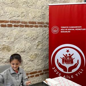 İl Müdürlüğü Şehit Yakınları ve Gaziler birimimiz tarafından kıymetli Şehit yakınlarımıza Rami Kütüphanesinde Ebru Atölyesi etkinliği gerçekleştirilmiştir. - fotoğraf 1