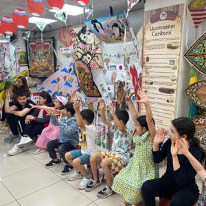 2025 Aile Yılı Kapsamında Aileler ve Çocuklarla Uçurtma Müzesi Ziyareti Gerçekleştirildi - fotoğraf 2