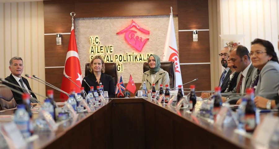 Bakan Kaya, Birleşik Krallık İçişleri Bakanı Rudd ile bir araya geldi