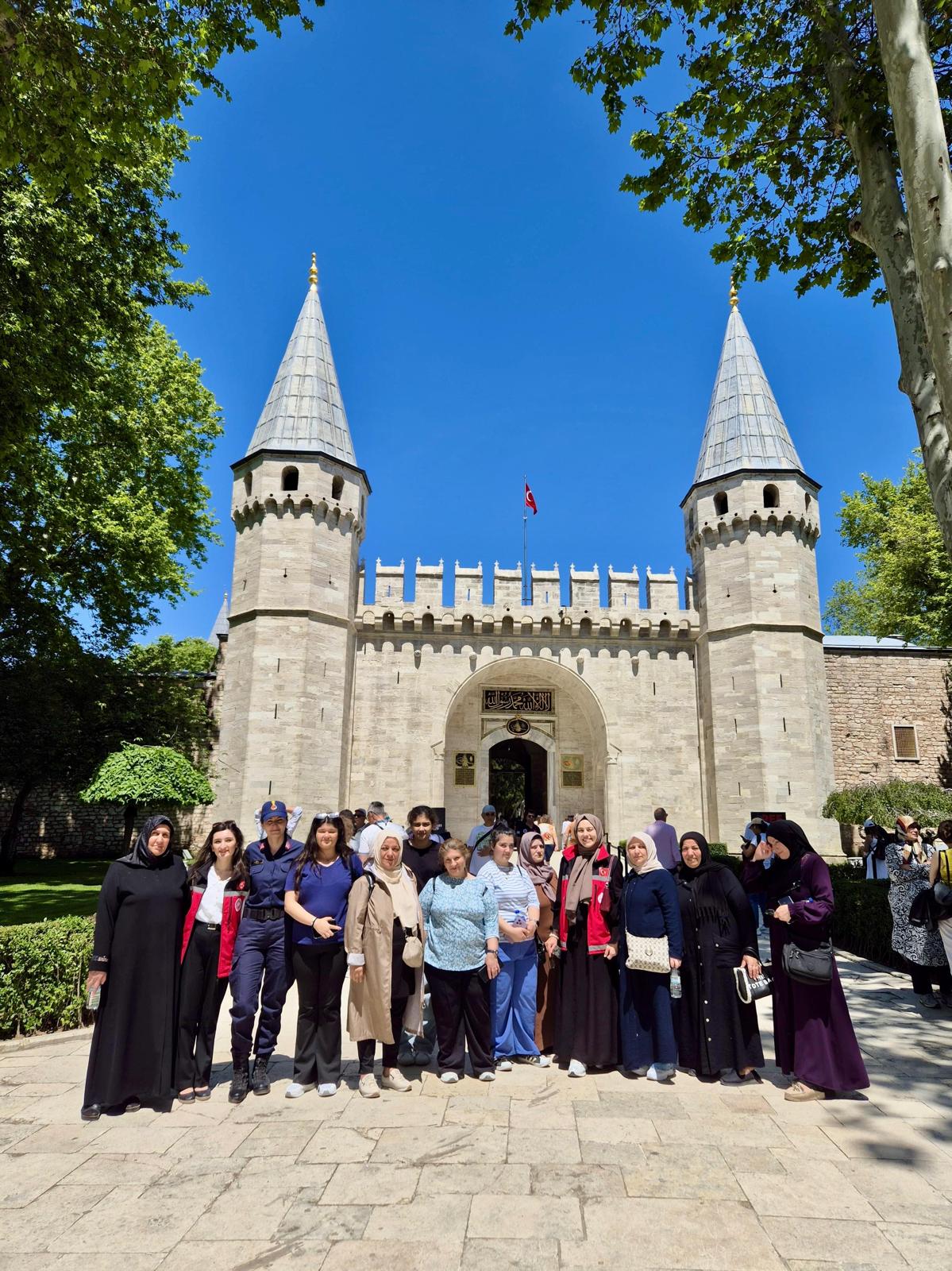 2025 Aile Yılı Kapsamında Şehit Yakınlarımız ile "Ailemiz İnancımız, Geleneğimiz, Değerlerimiz" Temalı Topkapı Sarayı Ziyareti