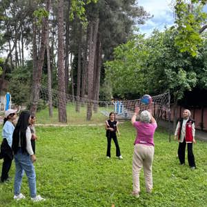2025 Aile Yılı Kapsamında Çocuklarımız ve Huzurevi Sakinlerimiz Bir Araya Gelerek Piknik Etkinliği Gerçekleştirdi - fotoğraf 1