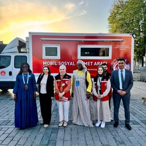 Uluslararası Aile Forumu Kapsamında Bakanlar, Ayasofya Meydanında Aile Yılı Hatırası İçin Fotoğraf Çektirdi ve Mobil Sosyal Hizmet Noktasını Ziyaret Etti - fotoğraf 1