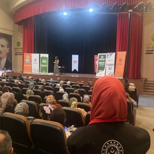 Yazar Dilek Cesur, “Rota Yeniden Oluşturuluyor” Söyleşisiyle Çarşamba ve Bafra'da Ailelerle Buluştu - fotoğraf 2