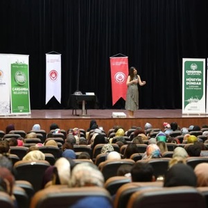 Yazar Dilek Cesur, “Rota Yeniden Oluşturuluyor” Söyleşisiyle Çarşamba ve Bafra'da Ailelerle Buluştu - fotoğraf 3