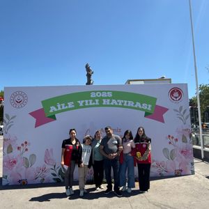 2025 Aile Yılı Kapsamında Hatıra Backdropları ve Mobil Sosyal Hizmet Sunumuyla Bilgilendirmeye devam ediyoruz. - fotoğraf 1