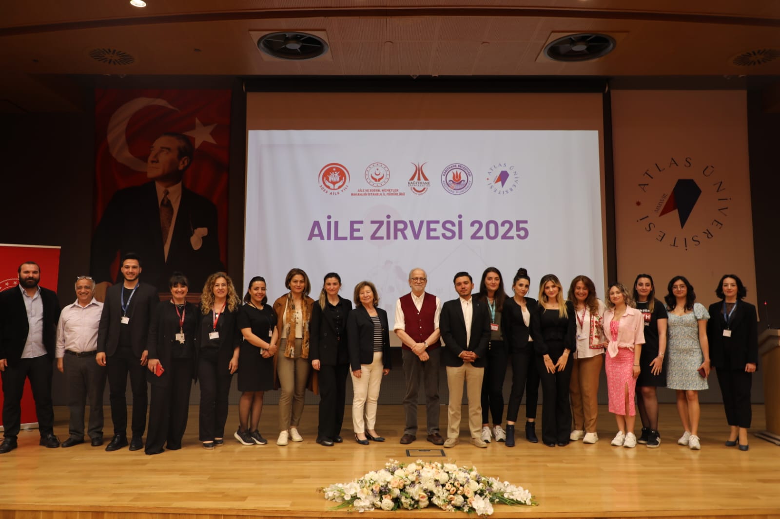 2025 Aile Yılı kapsamında, ailenin korunması ve güçlendirilmesine yönelik "Aile Zirvesi" düzenlendi.