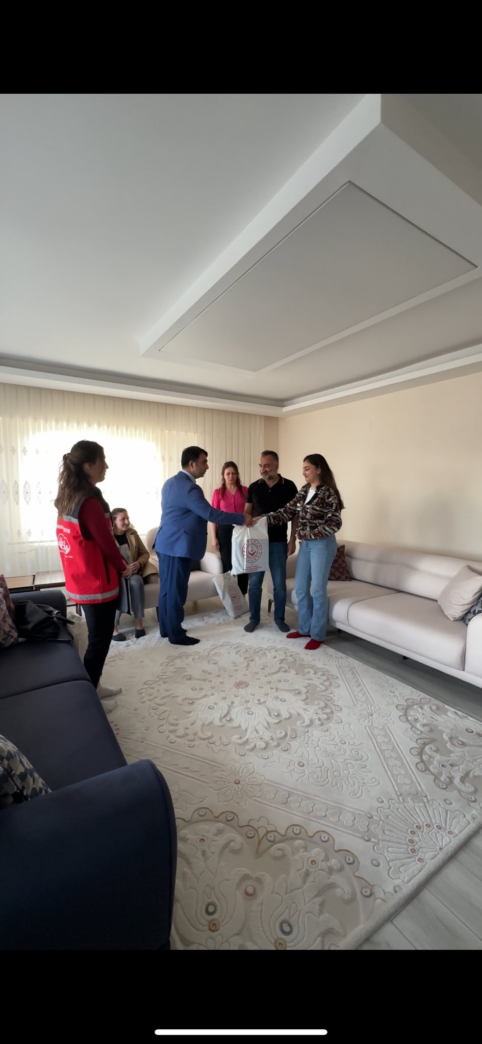 23 Nisan Ulusal Egemenlik ve Çocuk Bayramı münasebetiyle Terör Mağdurumuz Ali AKBAYIR ve Vazife malulümüz Erdem ATEŞ İl Müdür Yardımcımız Mahmut AKTAŞ tarafından ziyaret edilerek eğitimlerine devam eden çocuklarına kitap hediye edilmiştir. 