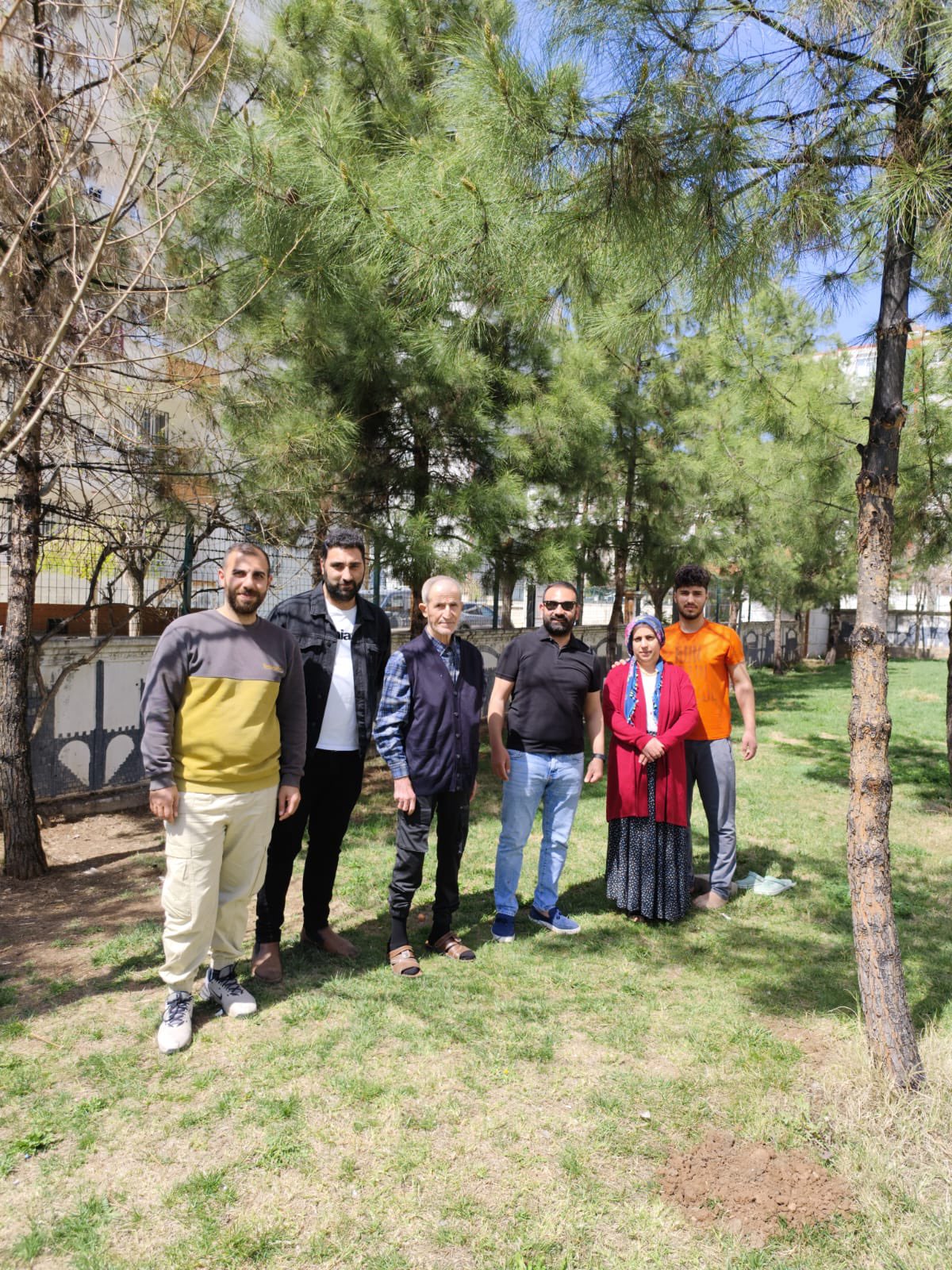 Müdürlüğümüze bağlı Toki Huzurevi’nde ikamet eden kıymetli büyüğümüz, Ramazan Bayramı’nın manevi atmosferinde ailesiyle buluşması için Diyarbakır’a götürülmüştür. 