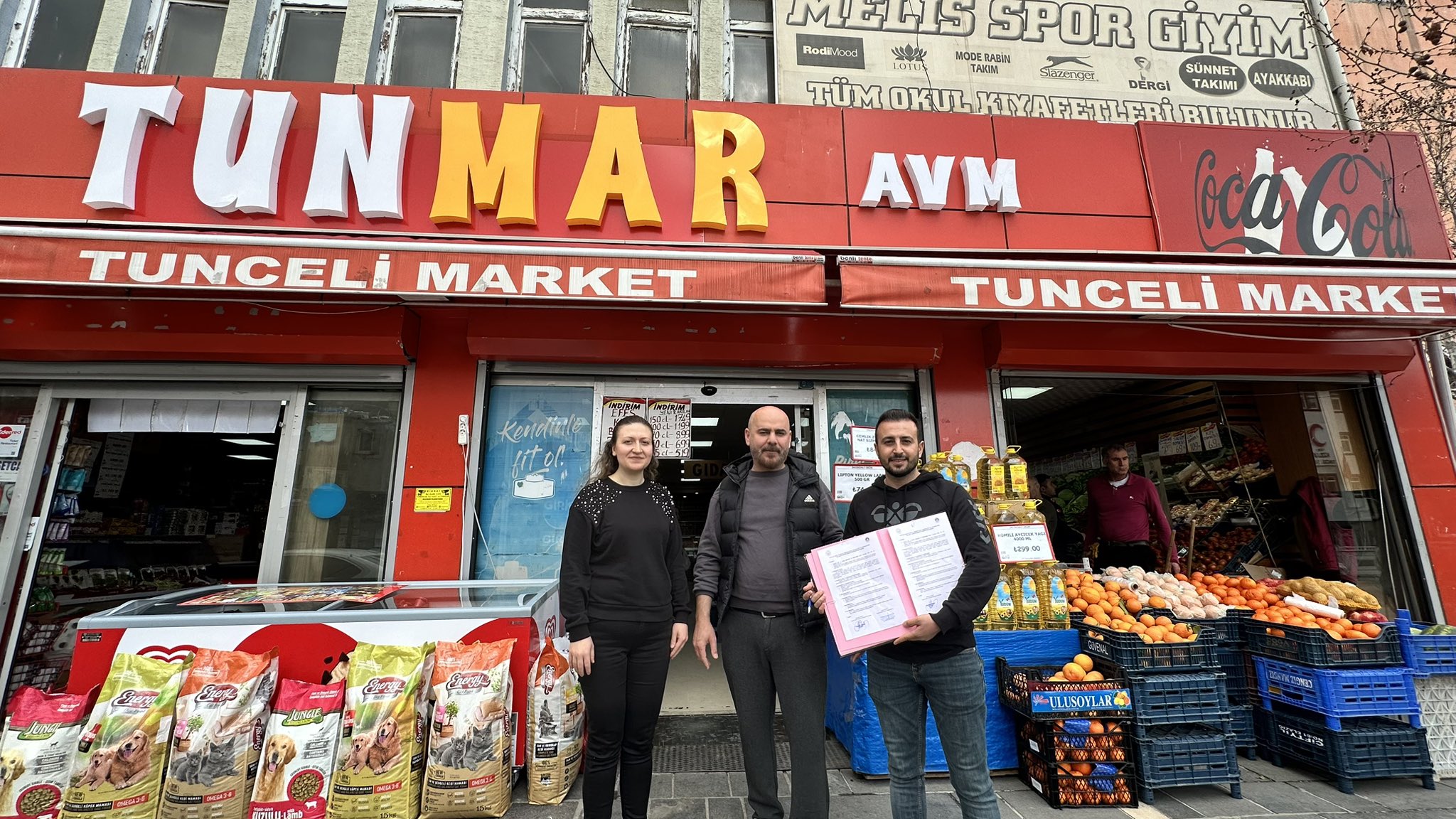 Müdürlüğümüz ile Tunceli Market arasında imzalanan protokol çerçevesinde, Aile Yılı kapsamında yıl boyunca • Temel gıda, • Manav, • Bebek bezi ve mamaları • Kozmetik ürünlerde %5 indirim sağlanacaktır. Tüm vatandaşlarımızın yararlanması dileğiyle