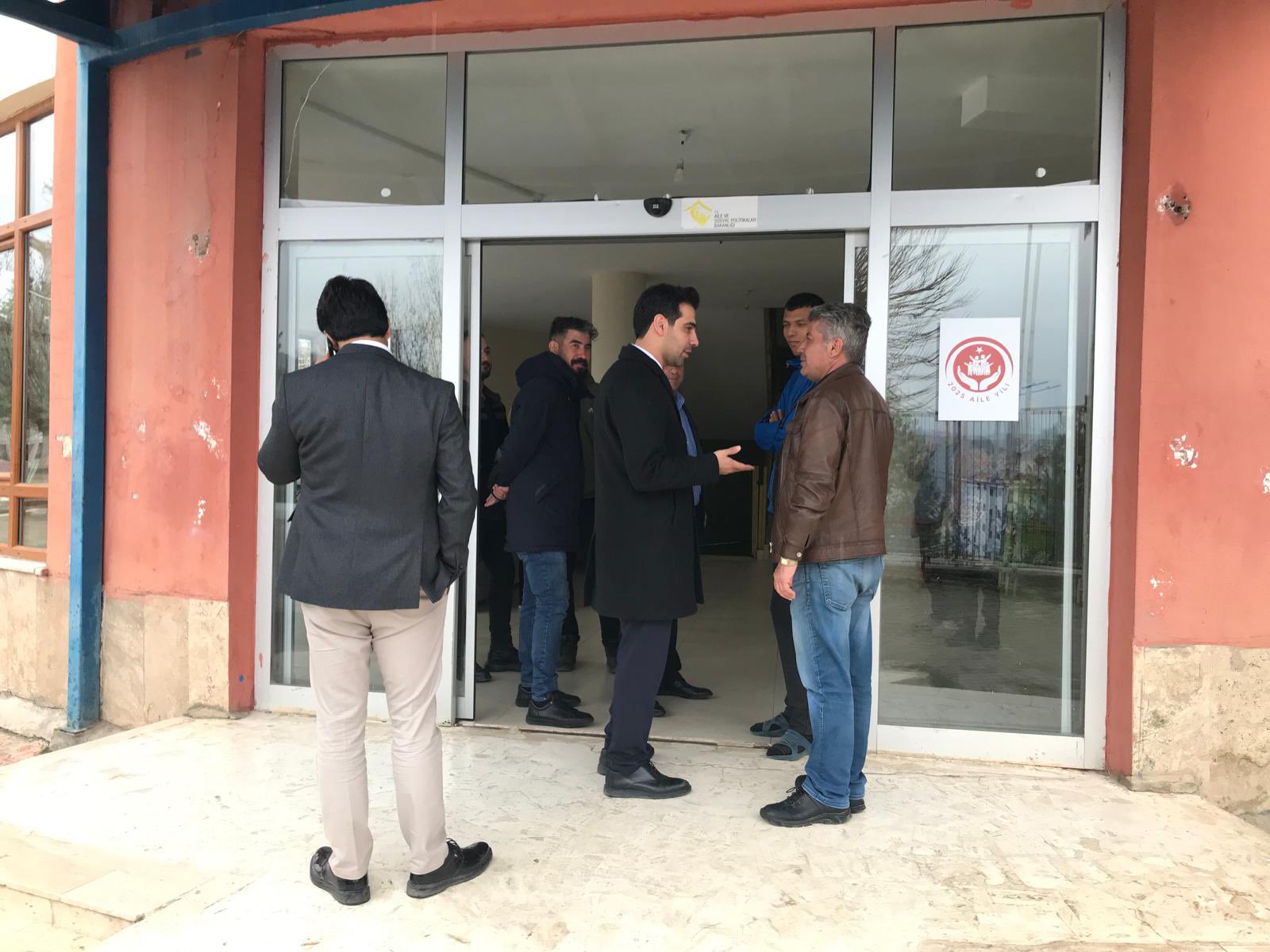 İl Müdürümüz Hüseyin Okan, Bedri Es Bakım Rehabilitasyon ve Aile Danışma Merkezi’ne denetimlerde bulunmuş olup ayrıca yapım aşamasında bulunan futbol sahasını yerinde incelemiştir. 