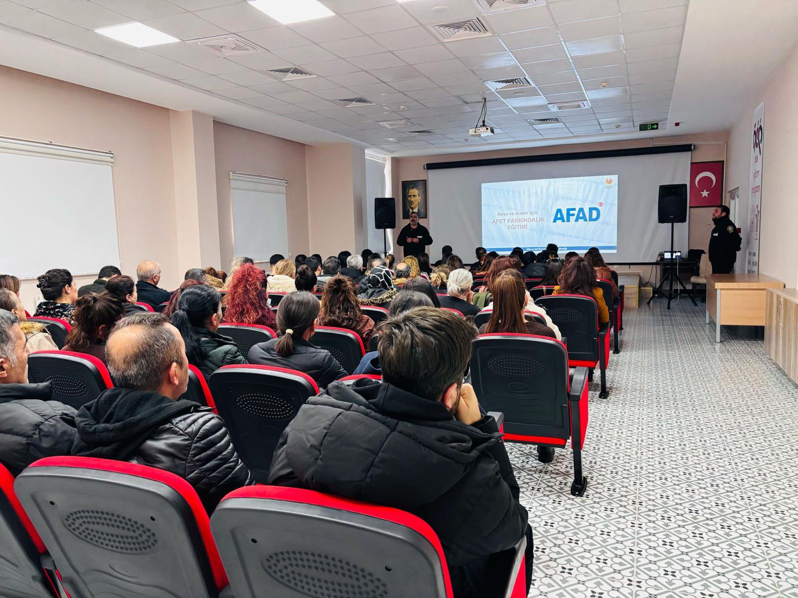 Deprem, yangın ve diğer afetlere yönelik acil durum hazırlıkları kapsamında, Müdürlüğümüz ve bağlı kuruluşlarımızda görev yapan personele, İl AFAD Müdürlüğü tarafından eğitim verilmiş ve tatbikat gerçekleştirilmiştir.