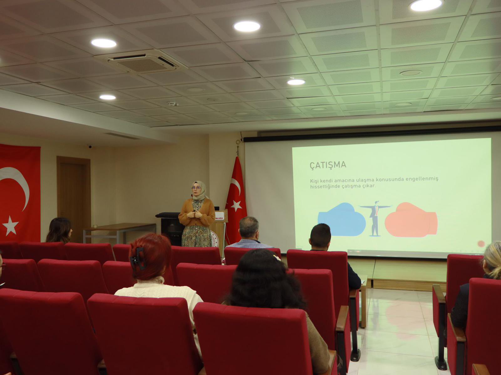 Sosyal Hizmet Merkezi Müdürlüğü Eğitim ve Danışmanlık Birimi tarafından Tunceli İl Tarım ve Orman Müdürlüğü personeline yönelik “Çatışma Çözme” ile ilgili eğitim verilmiştir.