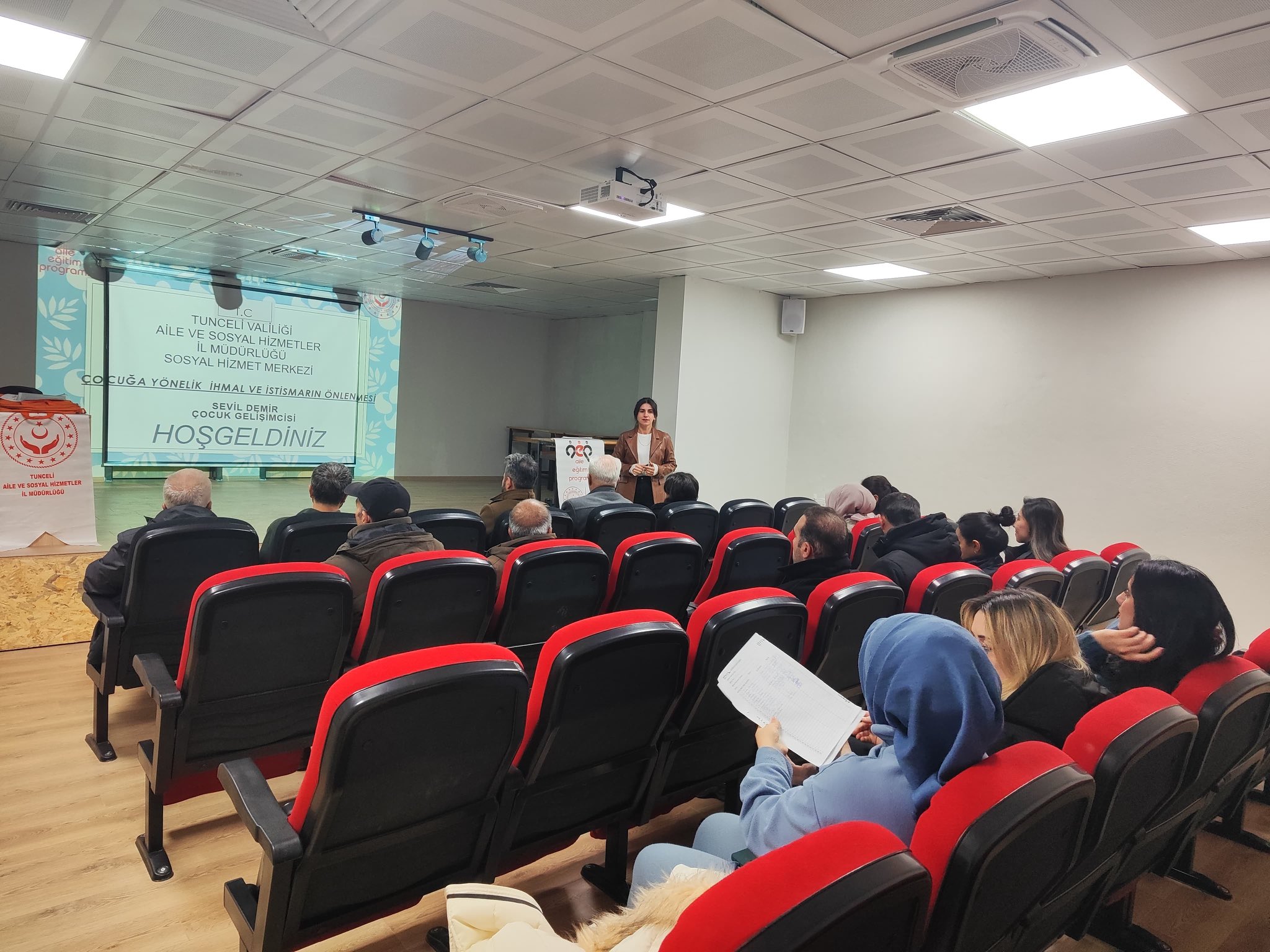 “Çocuğa Yönelik İhmal ve İstismarın Önlenmesi” ve “Türkiye Bağımlılık ile Mücadele” Eğitimleri 