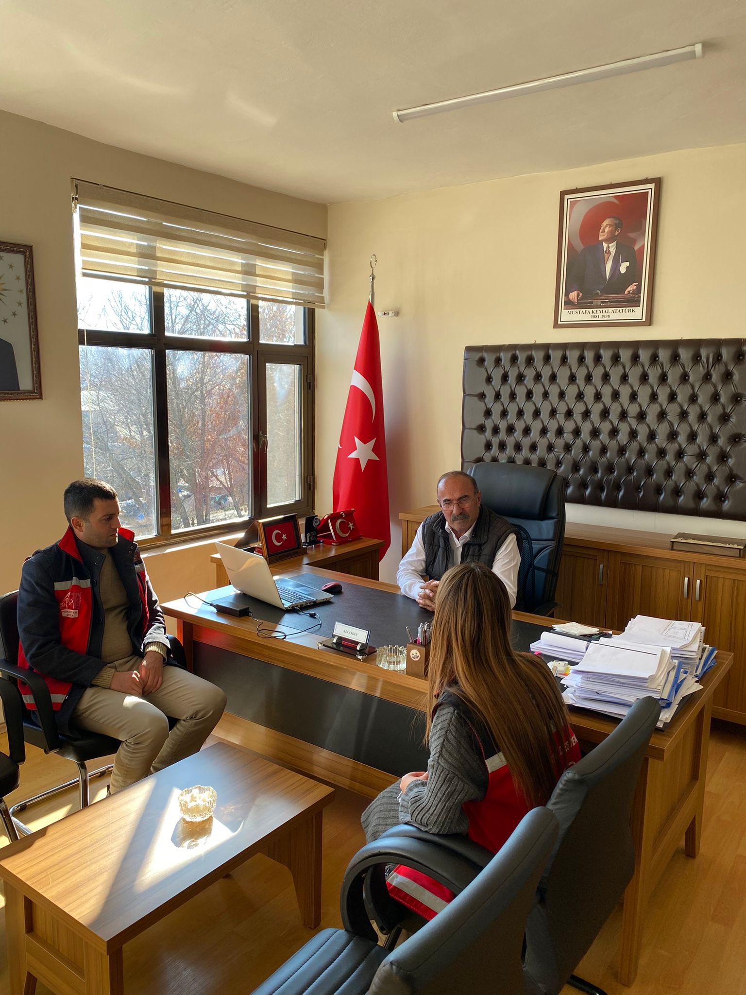 Tunceli Sosyal Hizmet Merkezi tarafından Mazgirt ilçesi Akpazar Beldesi Belediye Başkanlığı ile ASDEP kapsamında kurum ziyareti gerçekleştirilmiş olup Bakanlığımız hizmet modelleri hakkında rehberlik ve yönlendirme yapılmıştır.