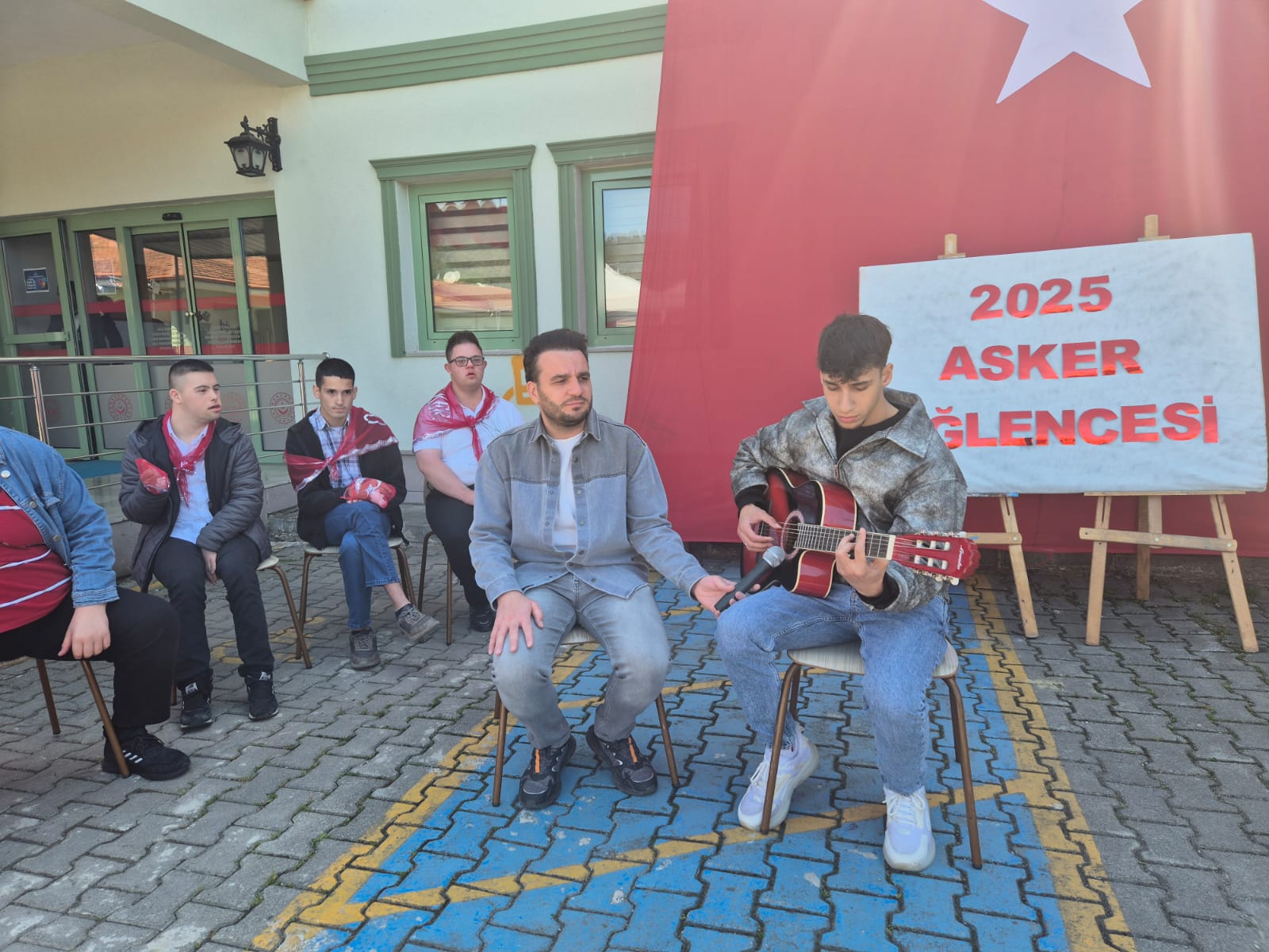 Temsili Asker Eğlencesi ve Yaşam Şenliği ile Engelliler Haftası Anlam Kazandı.