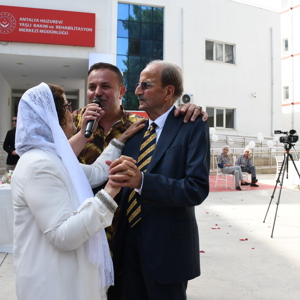 Aile Yılı Nedeniyle Huzurevimizden Hizmet Alan 70 Yıllık Evli Çiftimize Nikah Tazeleme Töreni Düzenledik - fotoğraf 10