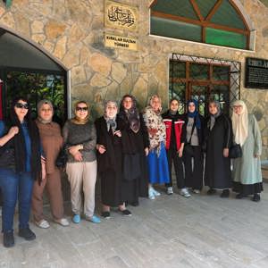 2025 Aile Yılı Kapsamında Kıymetli Şehit Yakınlarımız ve Gazilerimizin Aileleri ile Türbe Gezisi Gerçekleşmiştir. - fotoğraf 5