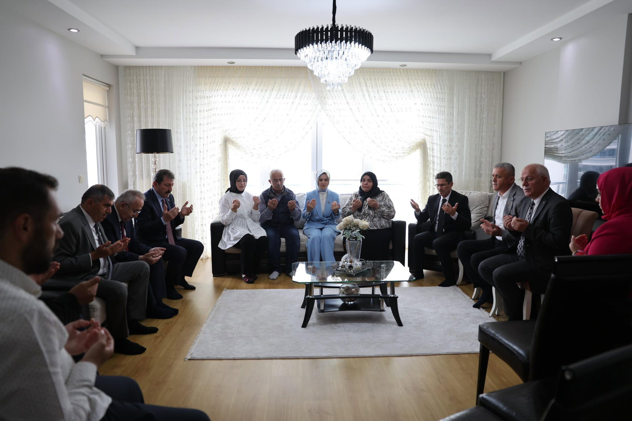 Bakanımız Sayın Mahinur Özdemir Göktaş’tan Aziz Şehidimizin Ailesine Anlamlı Ziyaret - fotoğraf 3