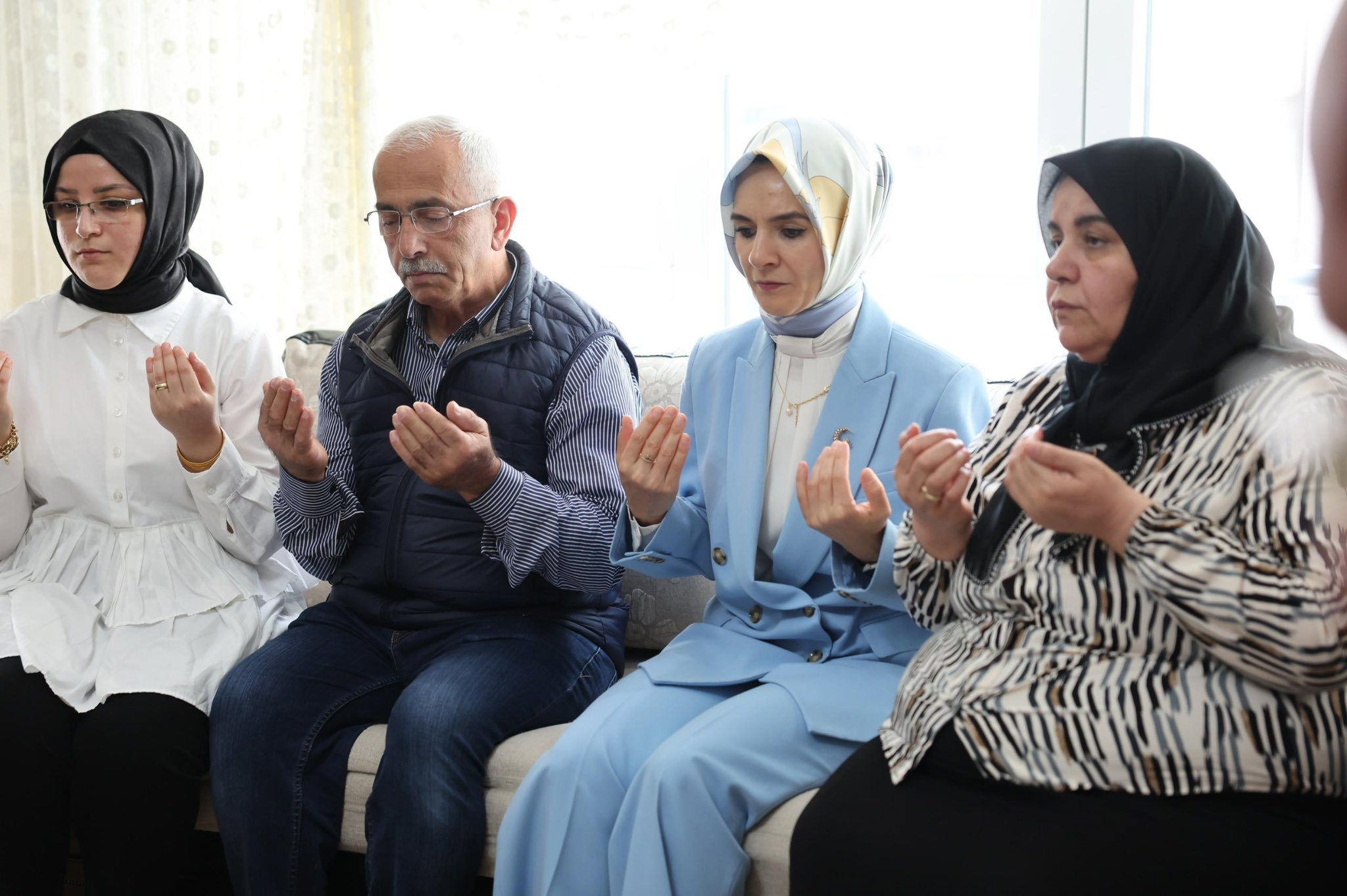 Bakanımız Sayın Mahinur Özdemir Göktaş’tan Aziz Şehidimizin Ailesine Anlamlı Ziyaret - fotoğraf 2