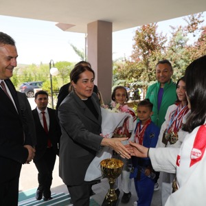 ÇUBUK SOSYAL YARDIMLAŞMA VE DAYANIŞMA VAKFI YENİ HİZMET BİNASINA TAŞINDI - fotoğraf 2