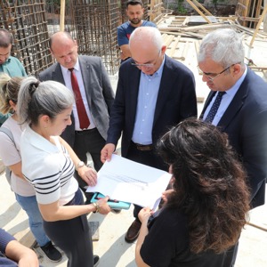 ADANA’DA SOSYAL HİZMETLERDE YENİ DÖNEM: MODERN YERLEŞKE İNŞASI BAŞLADI - fotoğraf 1