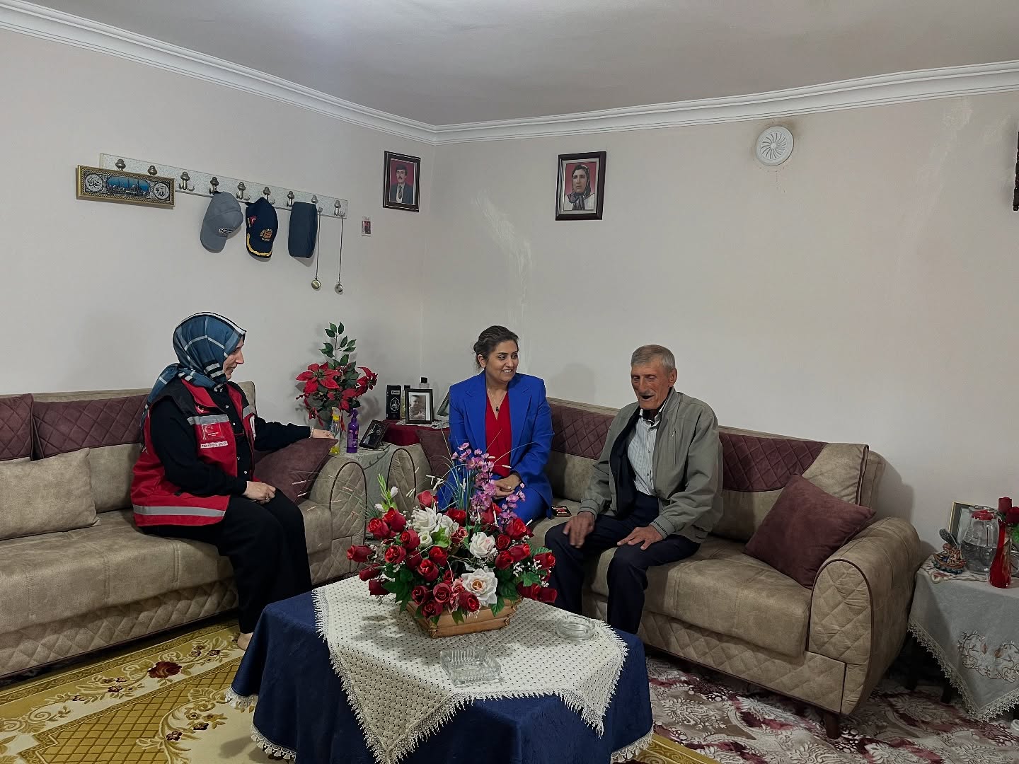 2025 #AileYılı kapsamında, İl Müdürümüz Sayın Emine BÖÇKÜN ve Şehit-Gazi Birimimiz tarafından, Kahraman Gazimiz Mustafa ÖZCAN’a Hane Ziyareti Gerçekleştirdi.