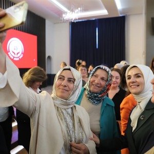 Bakanımız Göktaş, Gönül Elçileri ile Koruyucu Aile Farkındalık Programı'nda bir araya geldi - fotoğraf 5