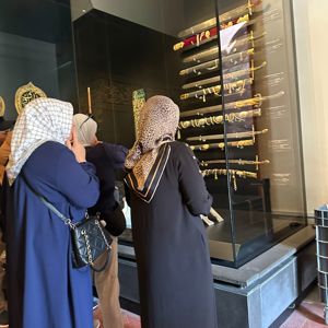 2025 'Aile Yılı' Kapsamında "Ailemiz İnancımız, Geleneğimiz, Değerlerimiz" Temasıyla Şehit Yakınlarımız ile Topkapı Sarayını Ziyaret Ediyoruz - fotoğraf 6