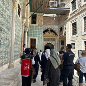 2025 'Aile Yılı' Kapsamında "Ailemiz İnancımız, Geleneğimiz, Değerlerimiz" Temasıyla Şehit Yakınlarımız ile Topkapı Sarayını Ziyaret Ediyoruz - fotoğraf 2