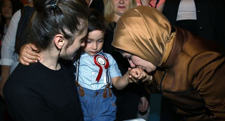 Yalnız Değilsiniz/Türkiye'nin En Büyük Ailesi Projesi Devam Ediyor.