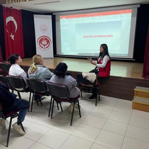 Aile Eğitim Programı Kapsamında Verilen Eğitimlerimiz Düzenli Olarak Devam Ediyoruz - fotoğraf 1
