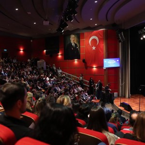 Bakanımız Göktaş "Disiplinlerarası Bir Yaklaşımla Ailenin Halleri Sempozyumu"nda konuştu - fotoğraf 3