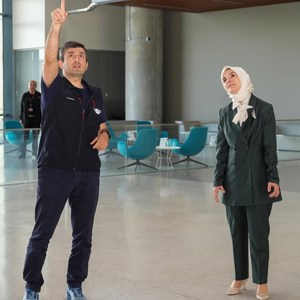 Aile ve Sosyal Hizmetler Bakanımız Göktaş, devlet korumasındaki çocuklarla Baykar Teknoloji'yi ziyaret etti - fotoğraf 2