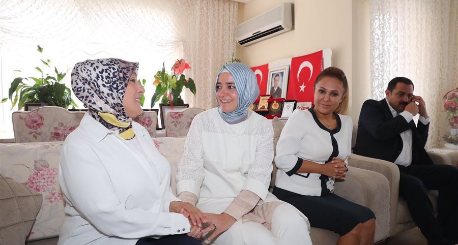 Bakan Kaya Antalya'da Şehit Ailelerini Ziyaret Etti