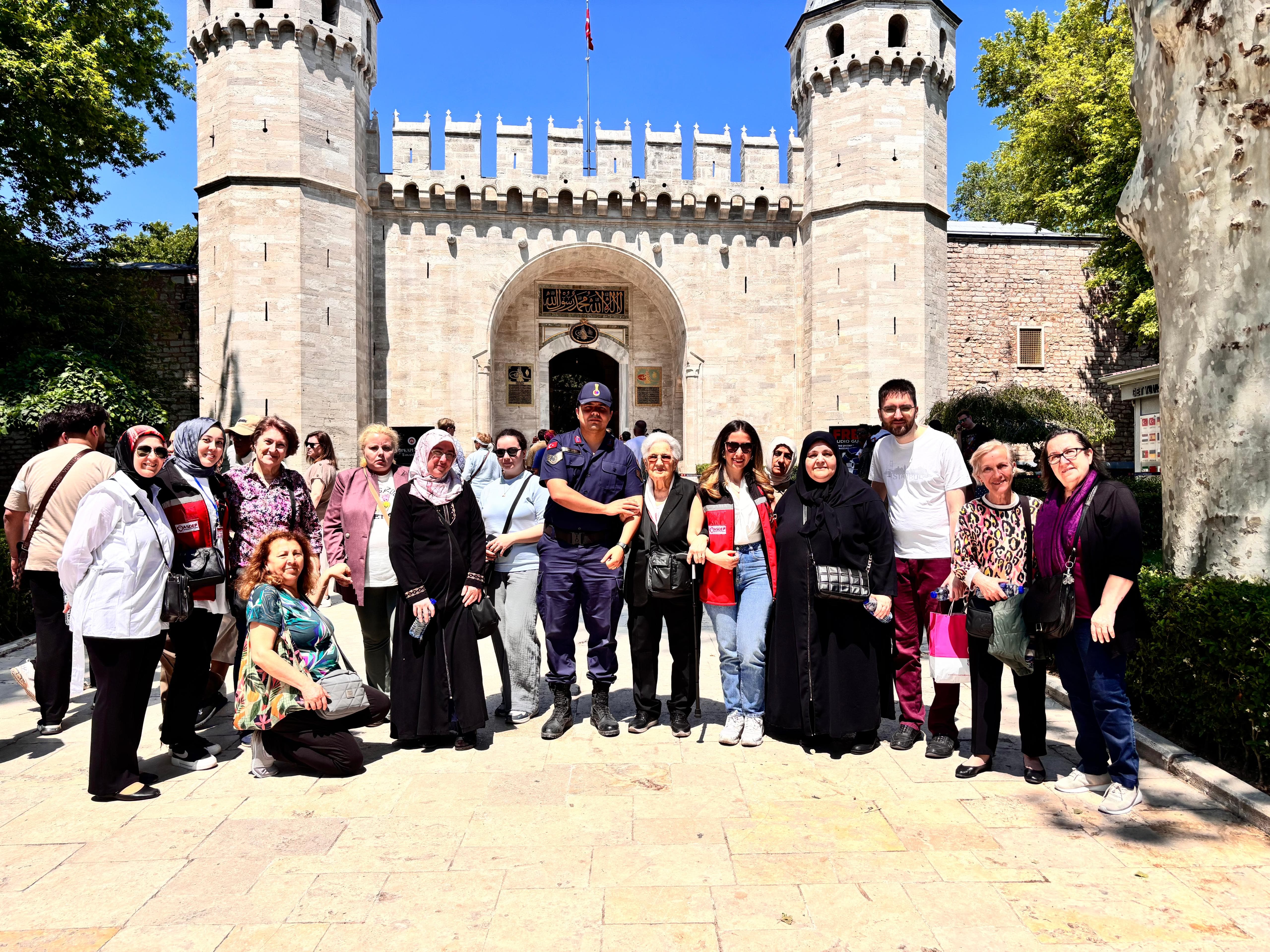 2025 'Aile Yılı' Kapsamında "Ailemiz İnancımız, Geleneğimiz, Değerlerimiz" Temasıyla Şehit Yakınlarımız ile Topkapı Sarayını Ziyaret Ediyoruz.