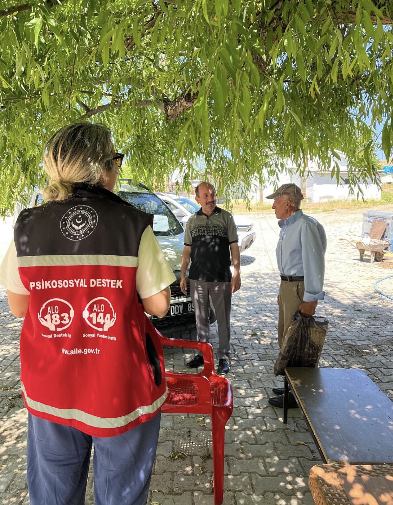 Pertek ilçemize bağlı Sağmanlar Köyü’nde, vatanımız için canlarını feda eden aziz şehitlerimizi dualarla andık, ailelerimizi ziyaret ederek şükranlarımızı ilettik.