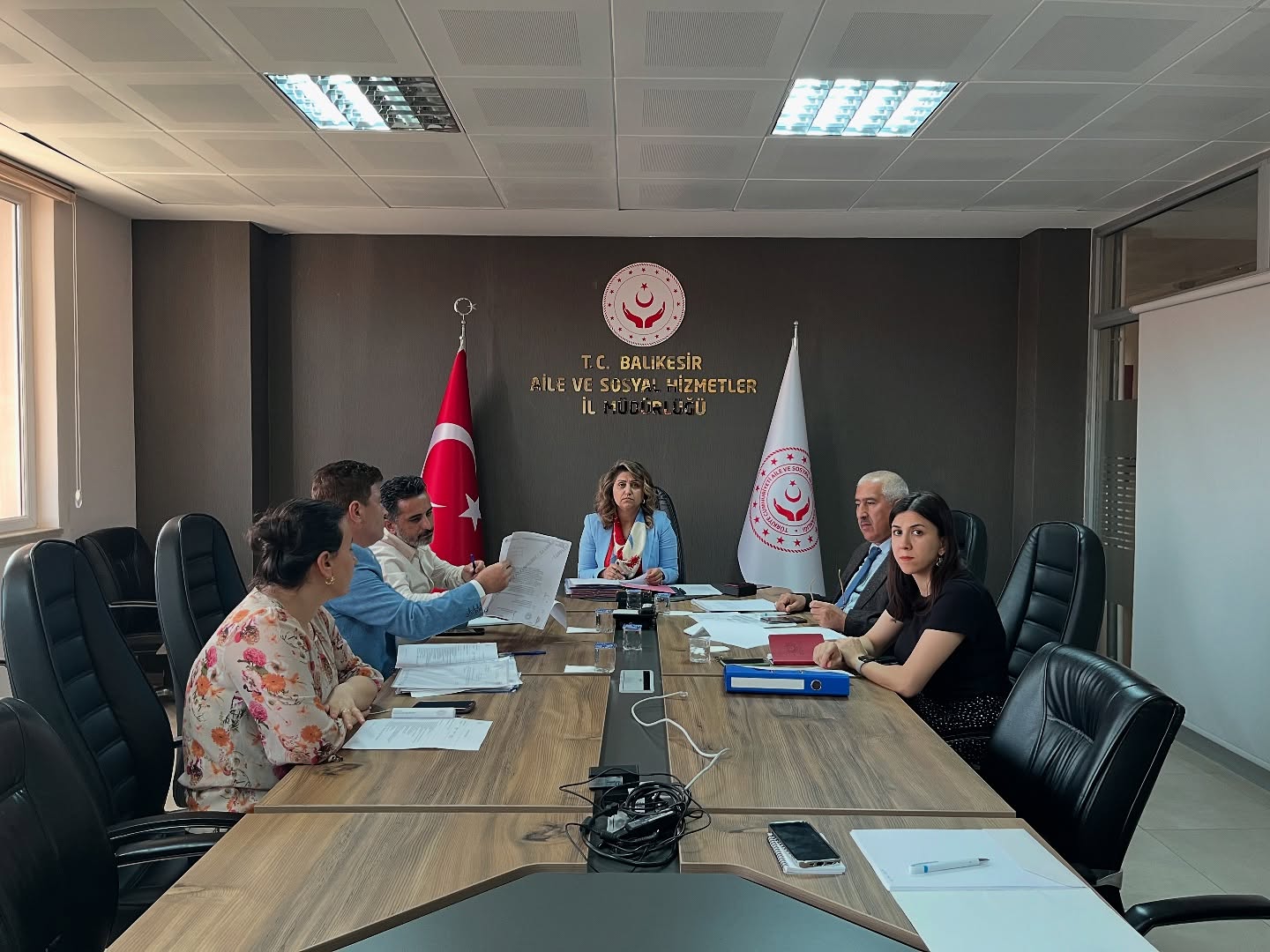 2025 #AileYılı kapsamında; İl Müdürümüz Sayın Emine BÖÇKÜN’ün Başkanlığında, İl Müdür Yardımcılarımız, Koordinatör Avukatımız Sayın Filiz KARGALI ve Şube Müdürümüz Sayın Yasemin Nur YAĞCI’nın Katılımlarıyla Değerlendirme Toplantısı Gerçekleştirildi.