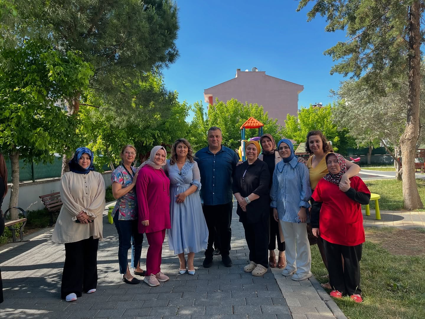 2025 #AileYılı kapsamında, Kurban Bayramı dolayısıyla İl Müdürümüz Sayın Emine BÖÇKÜN, Çocuk Koruma İlk Müdahale ve Değerlendirme Birimimizi Ziyaret Ederek Çalışma Arkadaşlarımız ve Çocuklarımızla Bayramlaştı.