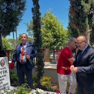 2025 #AileYılı kapsamında; Kurban Bayramı vesilesiyle Valimiz Sayın İsmail USTAOĞLU,İl Protokolümüzün Saygıdeğer Üyeleri ve İl Müdürümüz Sayın Emine BÖÇKÜN ile birlikte Aziz Şehitlerimizi Dualarla Anmak üzere Balıkesir Şehitliği’ne Ziyaret Gerçekleştirdi. - fotoğraf 3