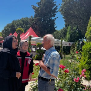 2025 #AileYılı kapsamında; Kurban Bayramı vesilesiyle Valimiz Sayın İsmail USTAOĞLU,İl Protokolümüzün Saygıdeğer Üyeleri ve İl Müdürümüz Sayın Emine BÖÇKÜN ile birlikte Aziz Şehitlerimizi Dualarla Anmak üzere Balıkesir Şehitliği’ne Ziyaret Gerçekleştirdi. - fotoğraf 1