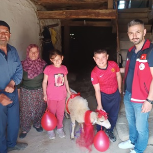 Bayram Sevinci Mahalle Mahalle Paylaşıldı - fotoğraf 1