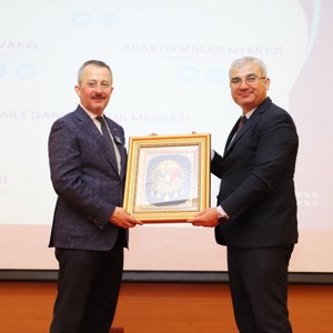 ADANA AİLE VE SOSYAL HİZMETLER İL MÜDÜRLÜĞÜMÜZ VE ADANA BÜYÜK AİLE PLATFORMU İŞBİRLİĞİNDE DÜZENLENEN “DİJİTAL ÇAĞDA AİLE OLMAK” KONULU KONFERANS - fotoğraf 7