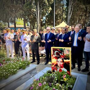 İl Müdürümüz Sn. Ömer TURAN, Valimiz Sn. Davut GÜL ile Beraber Kurban Bayramı Arifesinde ilk Olarak Vatanımız için Canlarını Feda Eden Şehitlerimizin Kabirlerini Ziyaret Etti. - fotoğraf 2