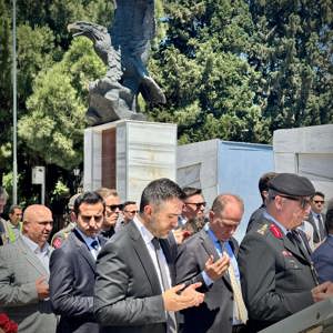 İl Müdürümüz Sn. Ömer TURAN, Valimiz Sn. Davut GÜL ile Beraber Kurban Bayramı Arifesinde ilk Olarak Vatanımız için Canlarını Feda Eden Şehitlerimizin Kabirlerini Ziyaret Etti. - fotoğraf 6
